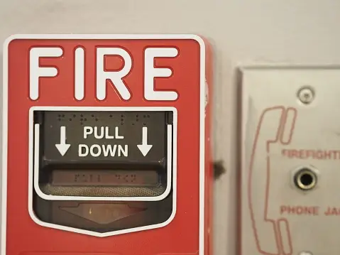 WHAT IS THE DIFFERENCE BETWEEN A FIRE ALARM PULL STATION AND A MANUAL CALL POINT? 2 Fire Alarm Pull Station